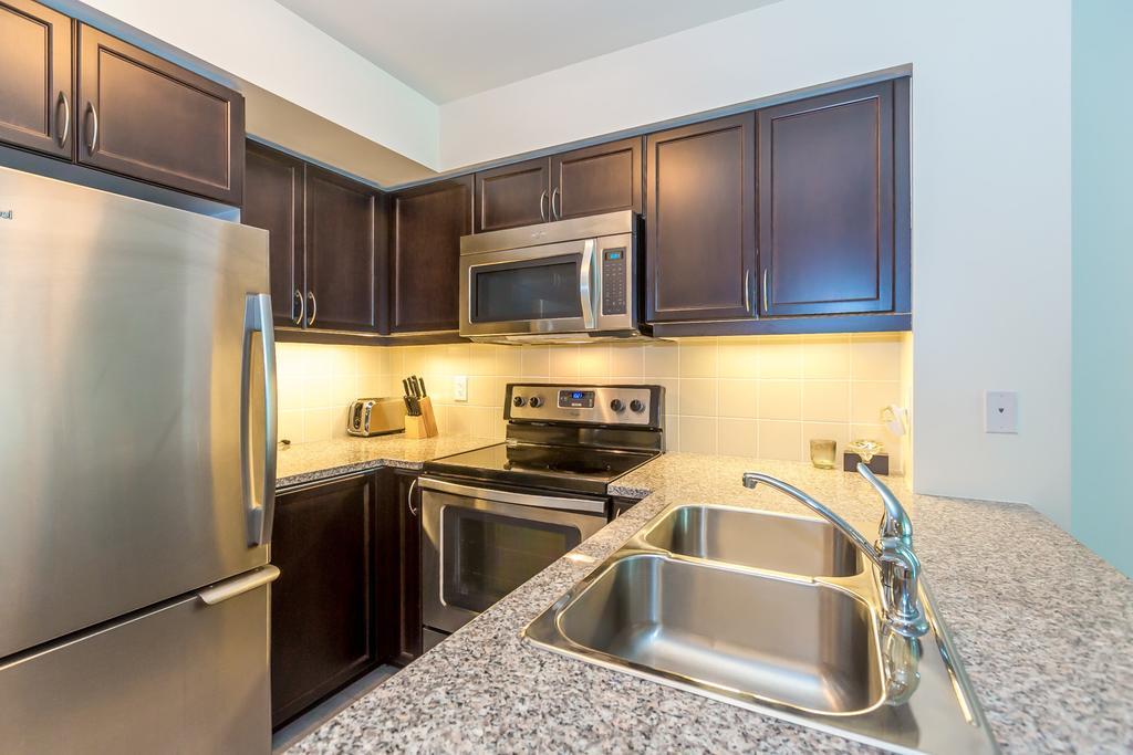Napa Furnished Suites At Cn Tower & Maple Leaf Square โตรอนโต ห้อง รูปภาพ
