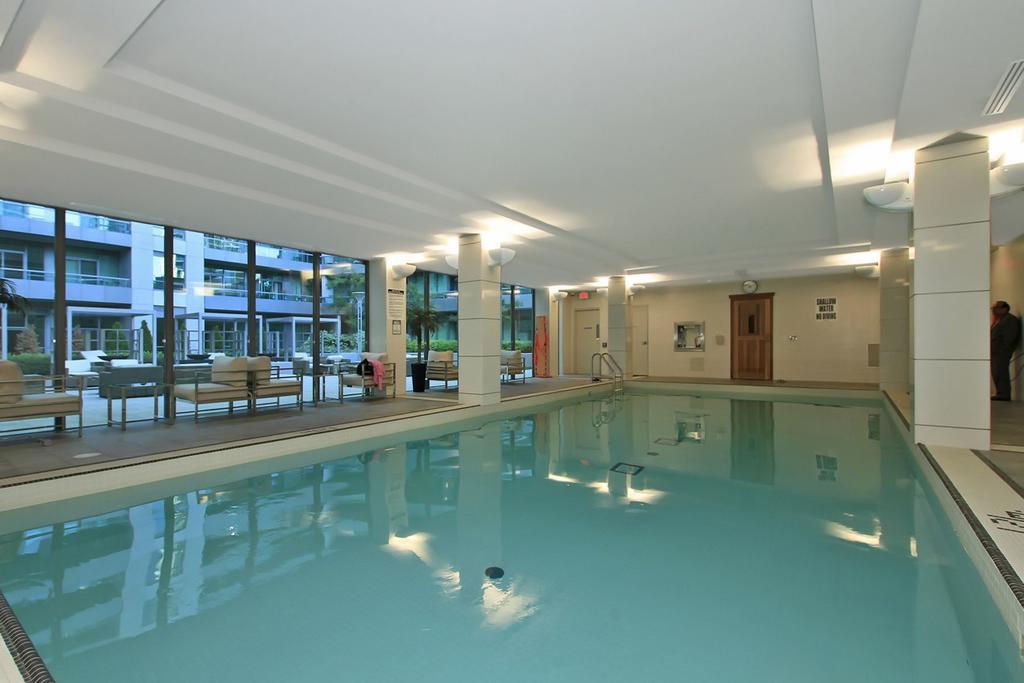Napa Furnished Suites At Cn Tower & Maple Leaf Square โตรอนโต ภายนอก รูปภาพ