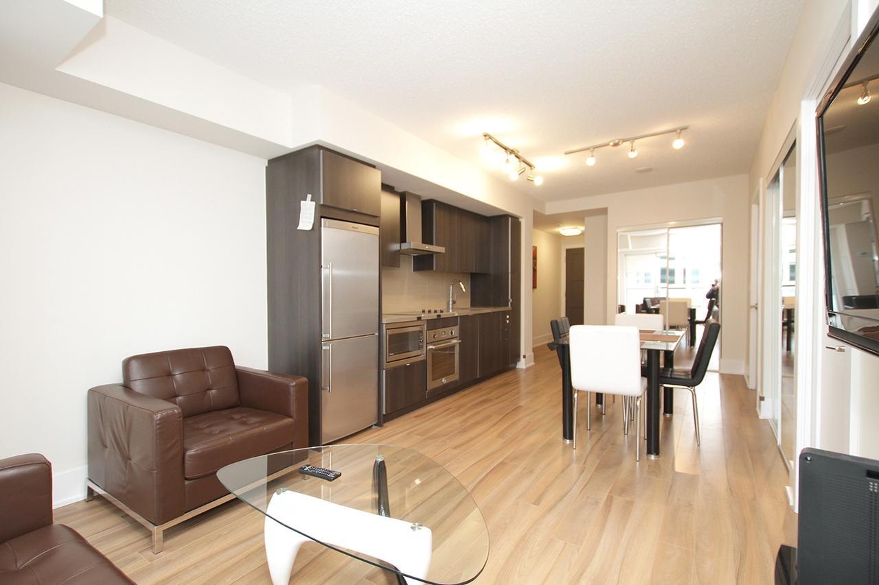 Napa Furnished Suites At Cn Tower & Maple Leaf Square โตรอนโต ภายนอก รูปภาพ