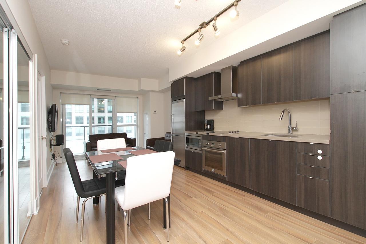 Napa Furnished Suites At Cn Tower & Maple Leaf Square โตรอนโต ภายนอก รูปภาพ