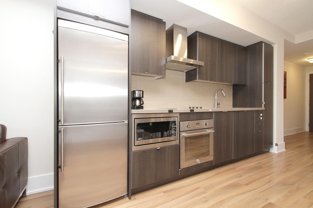 Napa Furnished Suites At Cn Tower & Maple Leaf Square โตรอนโต ภายนอก รูปภาพ