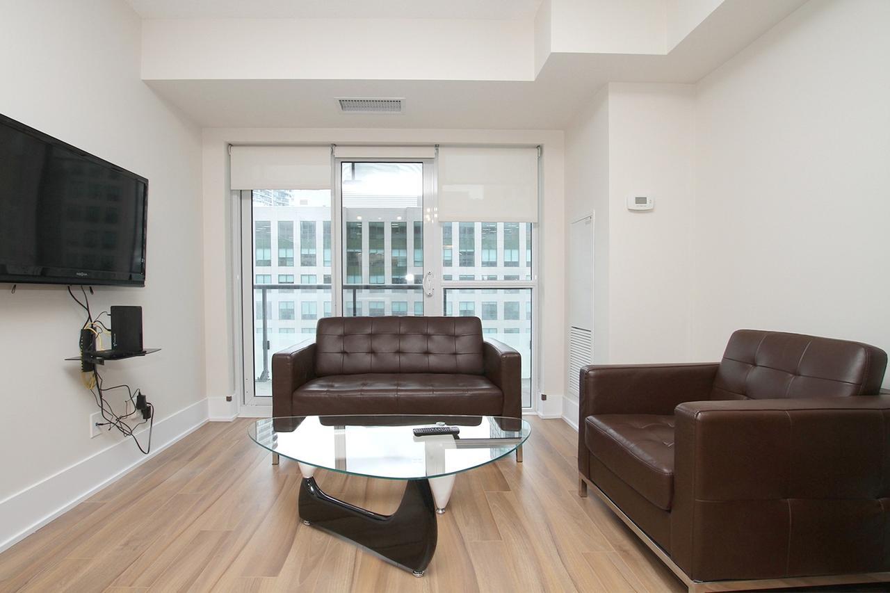 Napa Furnished Suites At Cn Tower & Maple Leaf Square โตรอนโต ภายนอก รูปภาพ