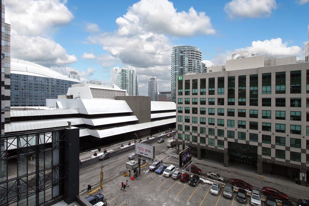 Napa Furnished Suites At Cn Tower & Maple Leaf Square โตรอนโต ภายนอก รูปภาพ