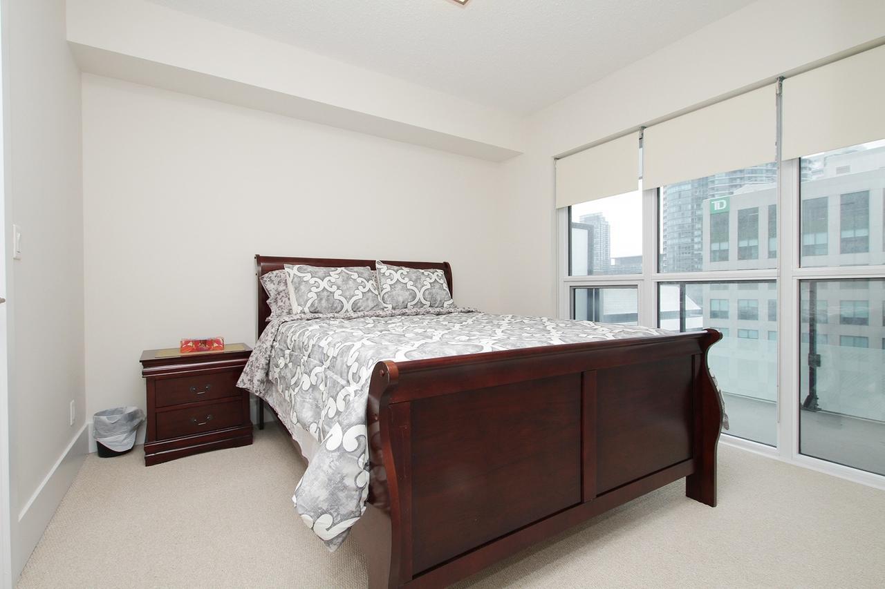 Napa Furnished Suites At Cn Tower & Maple Leaf Square โตรอนโต ภายนอก รูปภาพ