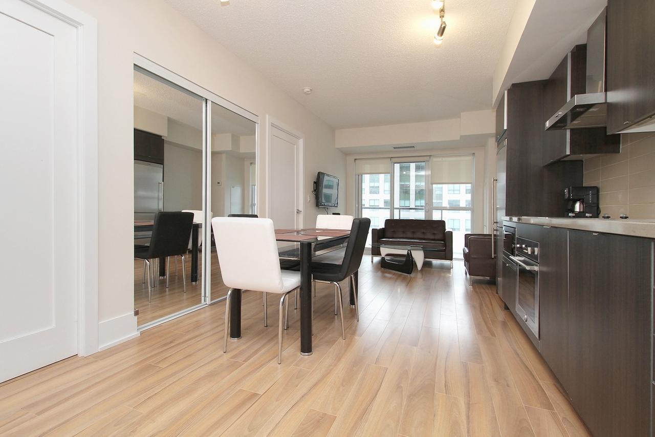Napa Furnished Suites At Cn Tower & Maple Leaf Square โตรอนโต ภายนอก รูปภาพ