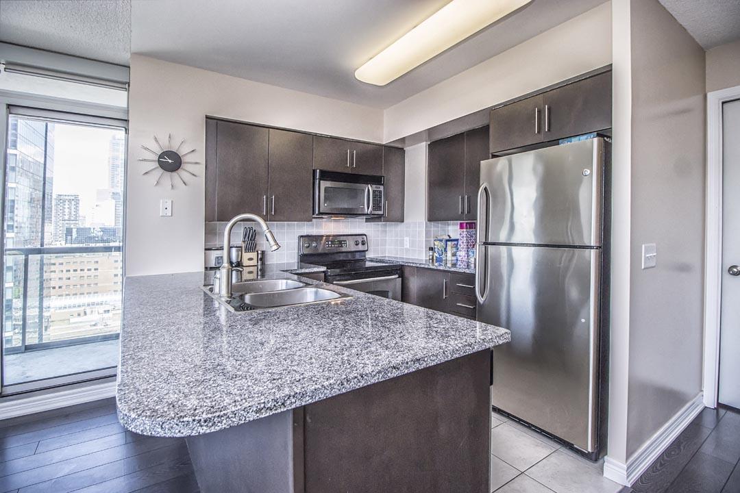 Napa Furnished Suites At Cn Tower & Maple Leaf Square โตรอนโต ภายนอก รูปภาพ