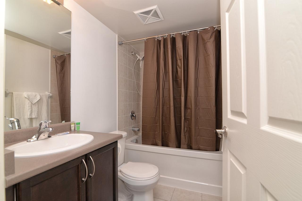 Napa Furnished Suites At Cn Tower & Maple Leaf Square โตรอนโต ภายนอก รูปภาพ