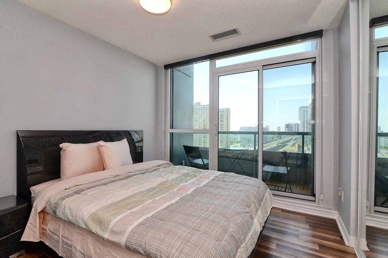 Napa Furnished Suites At Cn Tower & Maple Leaf Square โตรอนโต ภายนอก รูปภาพ