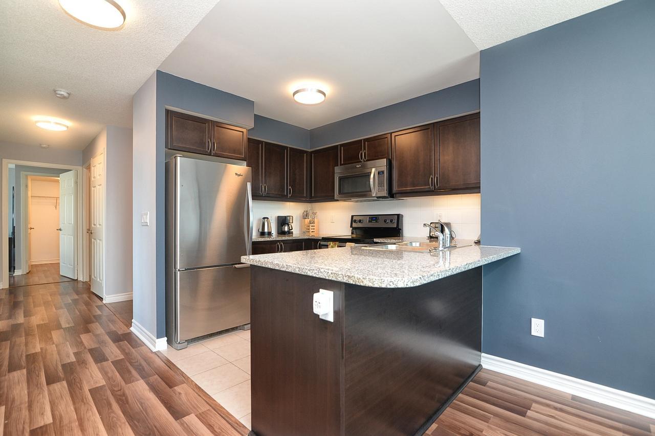 Napa Furnished Suites At Cn Tower & Maple Leaf Square โตรอนโต ภายนอก รูปภาพ