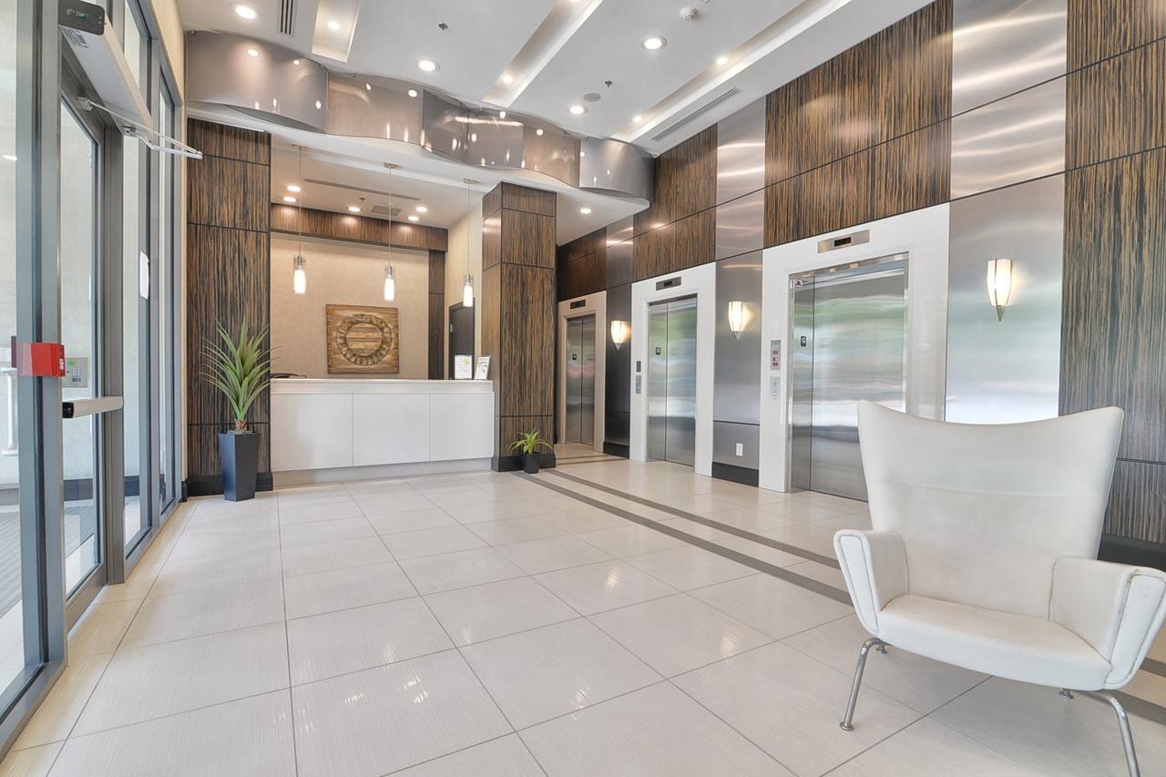 Napa Furnished Suites At Cn Tower & Maple Leaf Square โตรอนโต ภายนอก รูปภาพ
