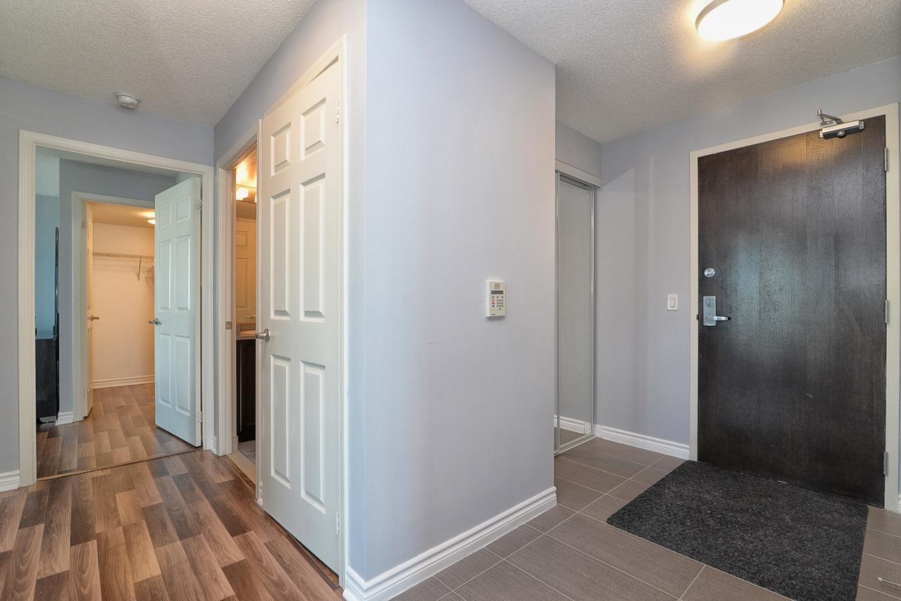 Napa Furnished Suites At Cn Tower & Maple Leaf Square โตรอนโต ภายนอก รูปภาพ