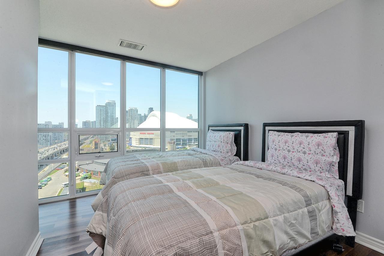 Napa Furnished Suites At Cn Tower & Maple Leaf Square โตรอนโต ภายนอก รูปภาพ