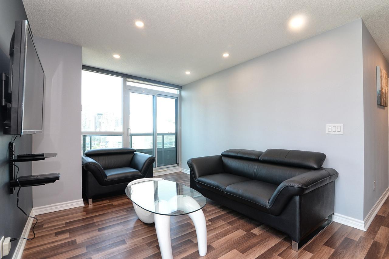 Napa Furnished Suites At Cn Tower & Maple Leaf Square โตรอนโต ภายนอก รูปภาพ