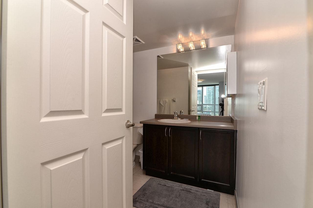 Napa Furnished Suites At Cn Tower & Maple Leaf Square โตรอนโต ภายนอก รูปภาพ