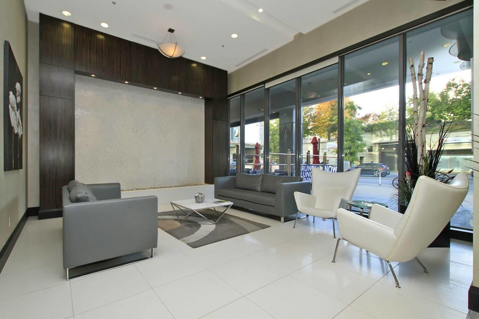 Napa Furnished Suites At Cn Tower & Maple Leaf Square โตรอนโต ภายนอก รูปภาพ