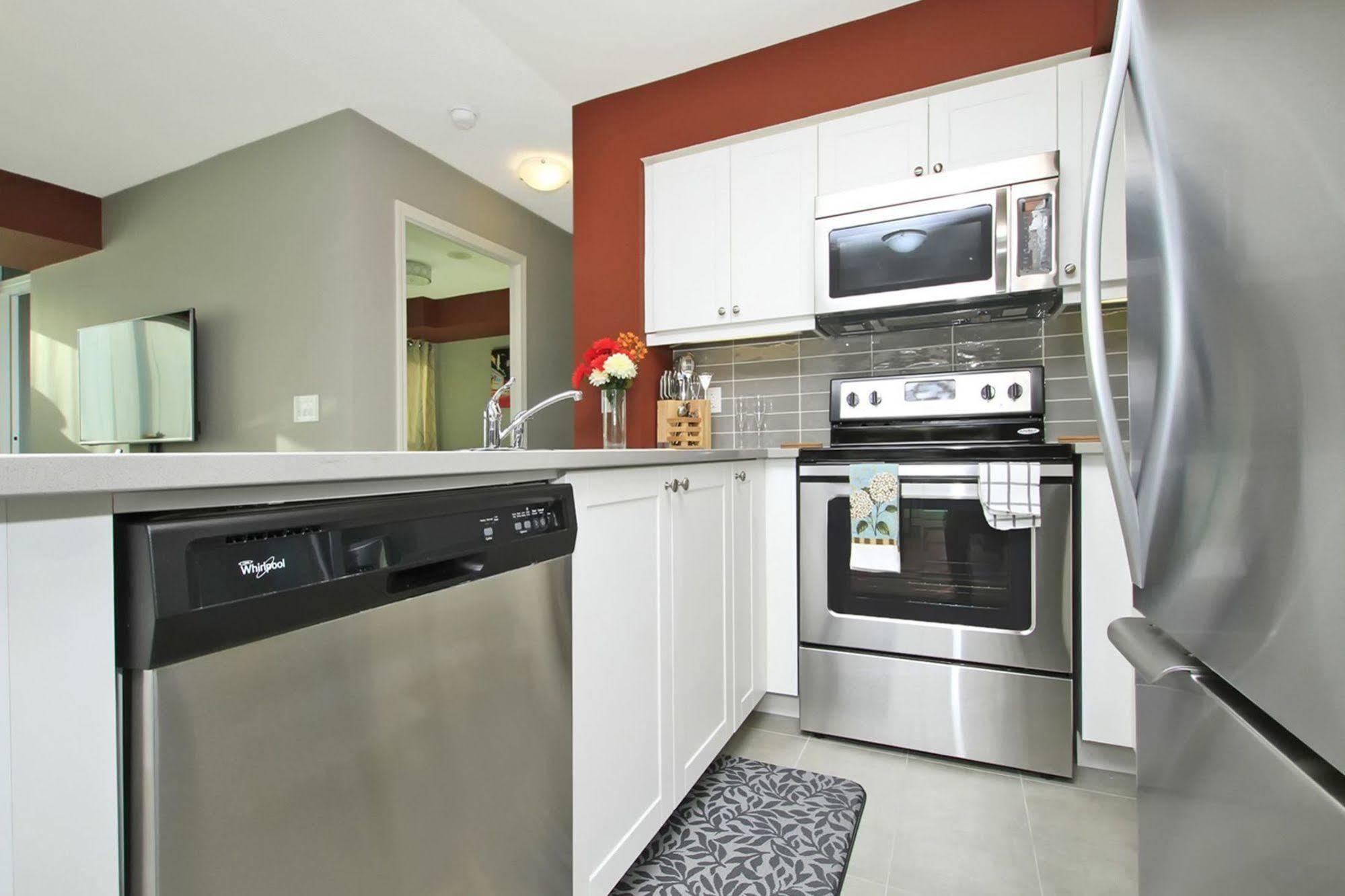 Napa Furnished Suites At Cn Tower & Maple Leaf Square โตรอนโต ภายนอก รูปภาพ