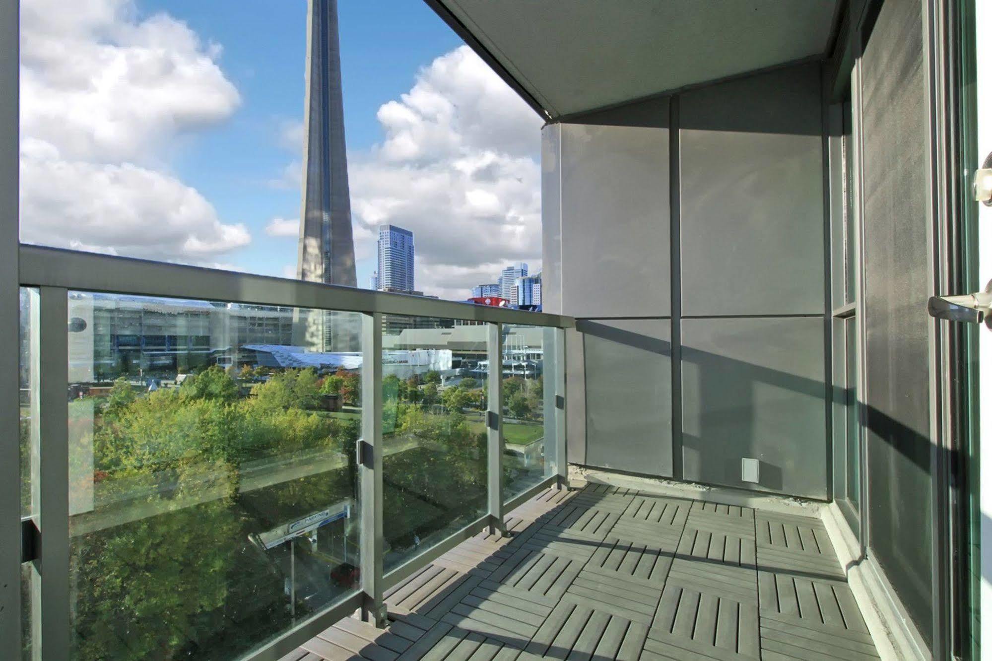 Napa Furnished Suites At Cn Tower & Maple Leaf Square โตรอนโต ภายนอก รูปภาพ