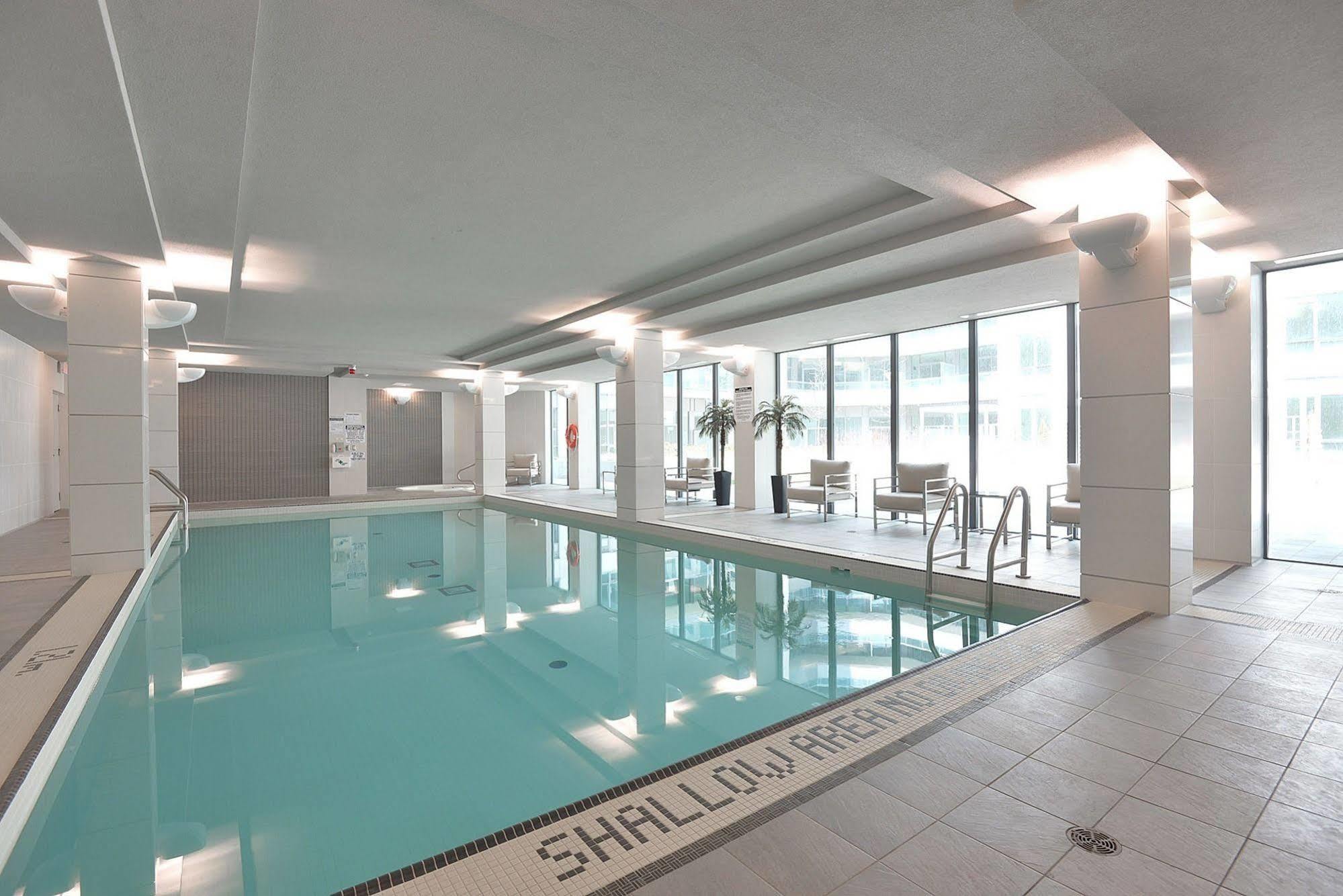 Napa Furnished Suites At Cn Tower & Maple Leaf Square โตรอนโต ภายนอก รูปภาพ