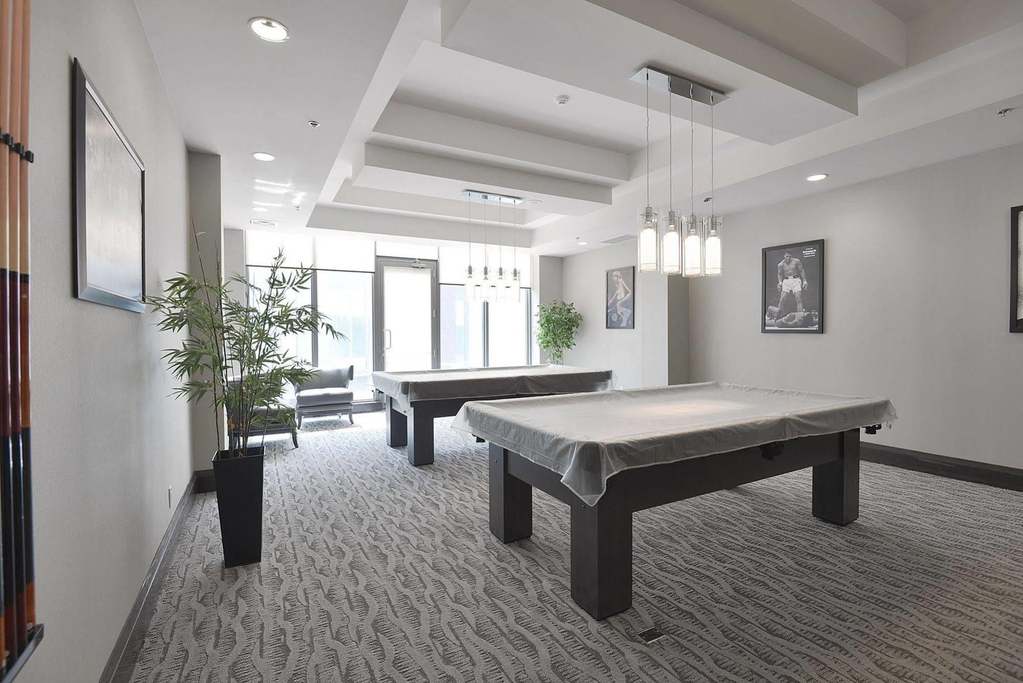 Napa Furnished Suites At Cn Tower & Maple Leaf Square โตรอนโต ภายนอก รูปภาพ
