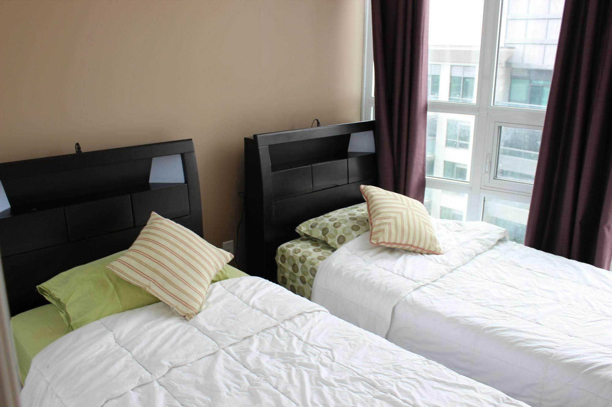 Napa Furnished Suites At Cn Tower & Maple Leaf Square โตรอนโต ภายนอก รูปภาพ