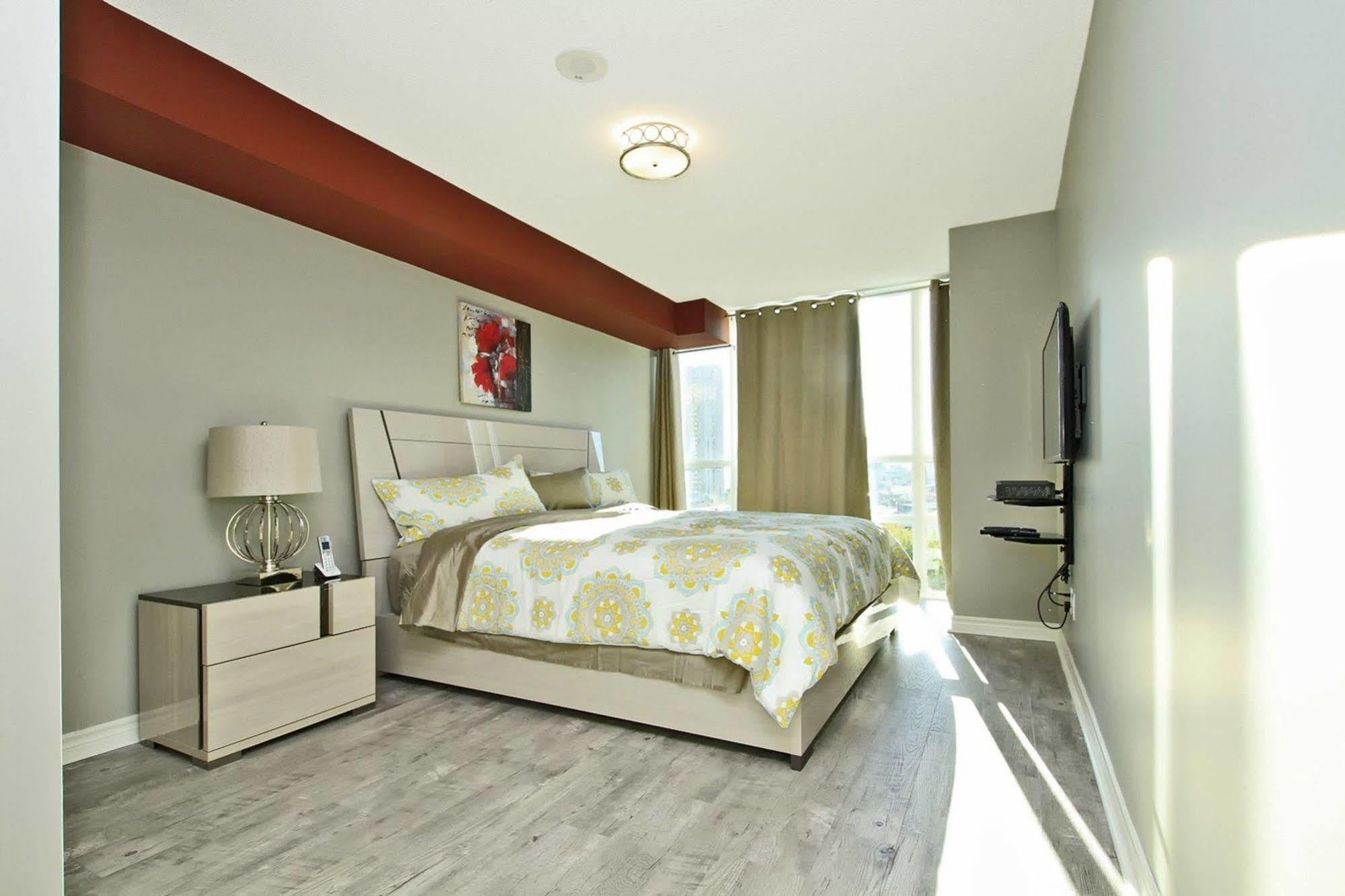 Napa Furnished Suites At Cn Tower & Maple Leaf Square โตรอนโต ภายนอก รูปภาพ