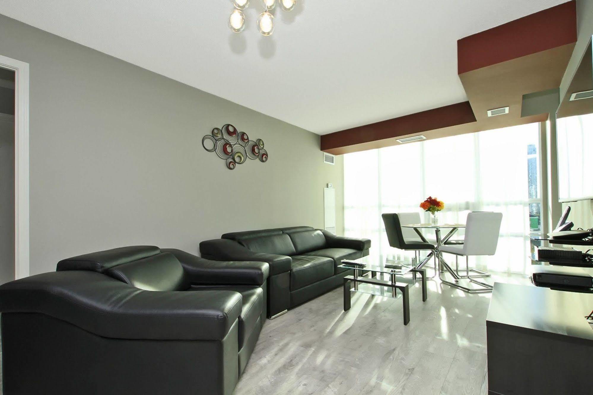 Napa Furnished Suites At Cn Tower & Maple Leaf Square โตรอนโต ภายนอก รูปภาพ