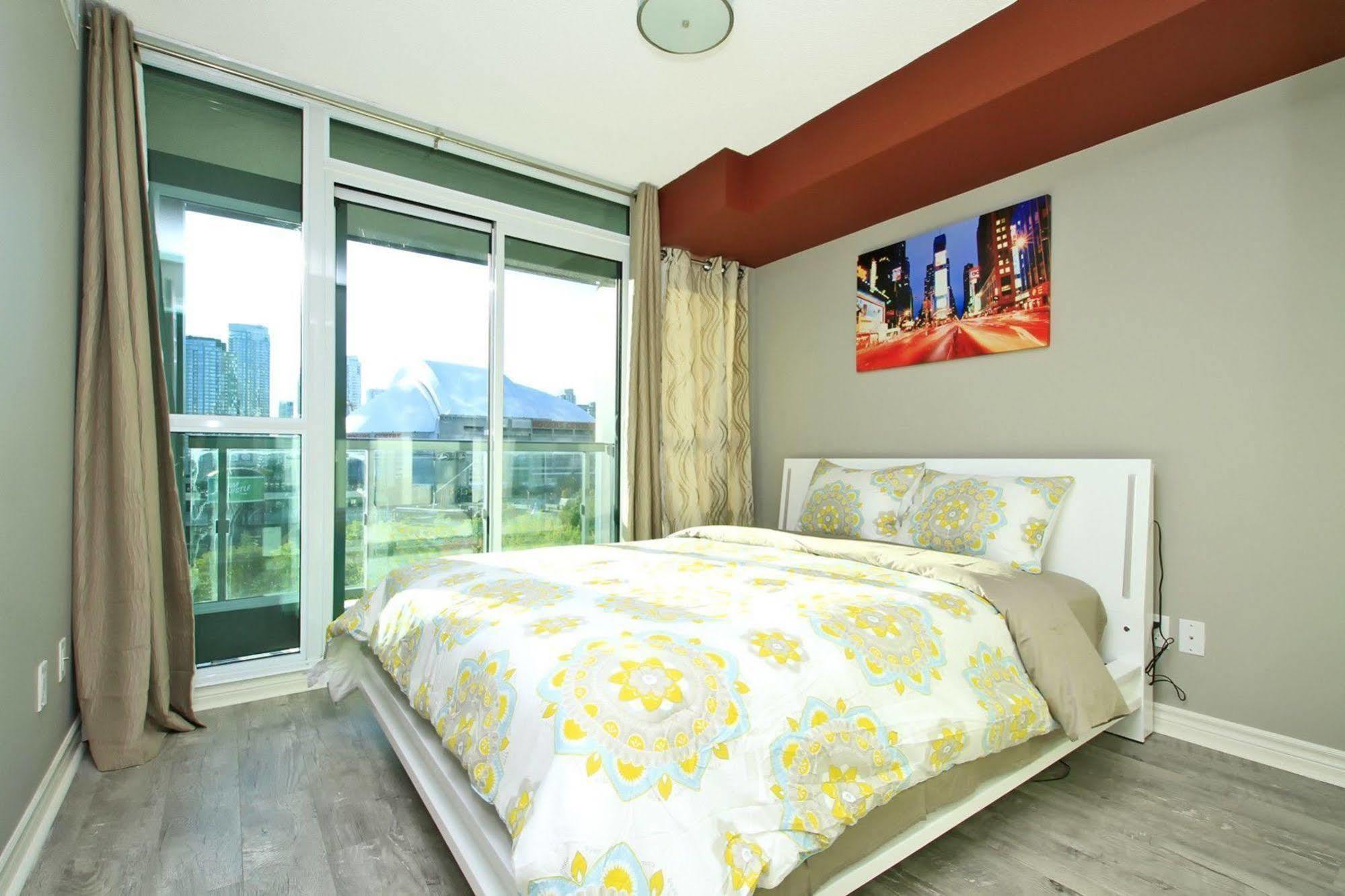 Napa Furnished Suites At Cn Tower & Maple Leaf Square โตรอนโต ภายนอก รูปภาพ