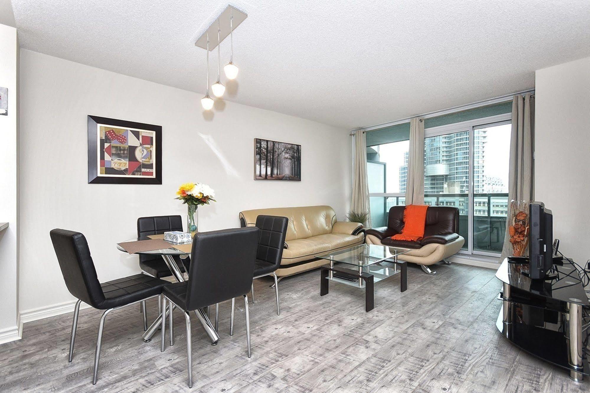Napa Furnished Suites At Cn Tower & Maple Leaf Square โตรอนโต ภายนอก รูปภาพ