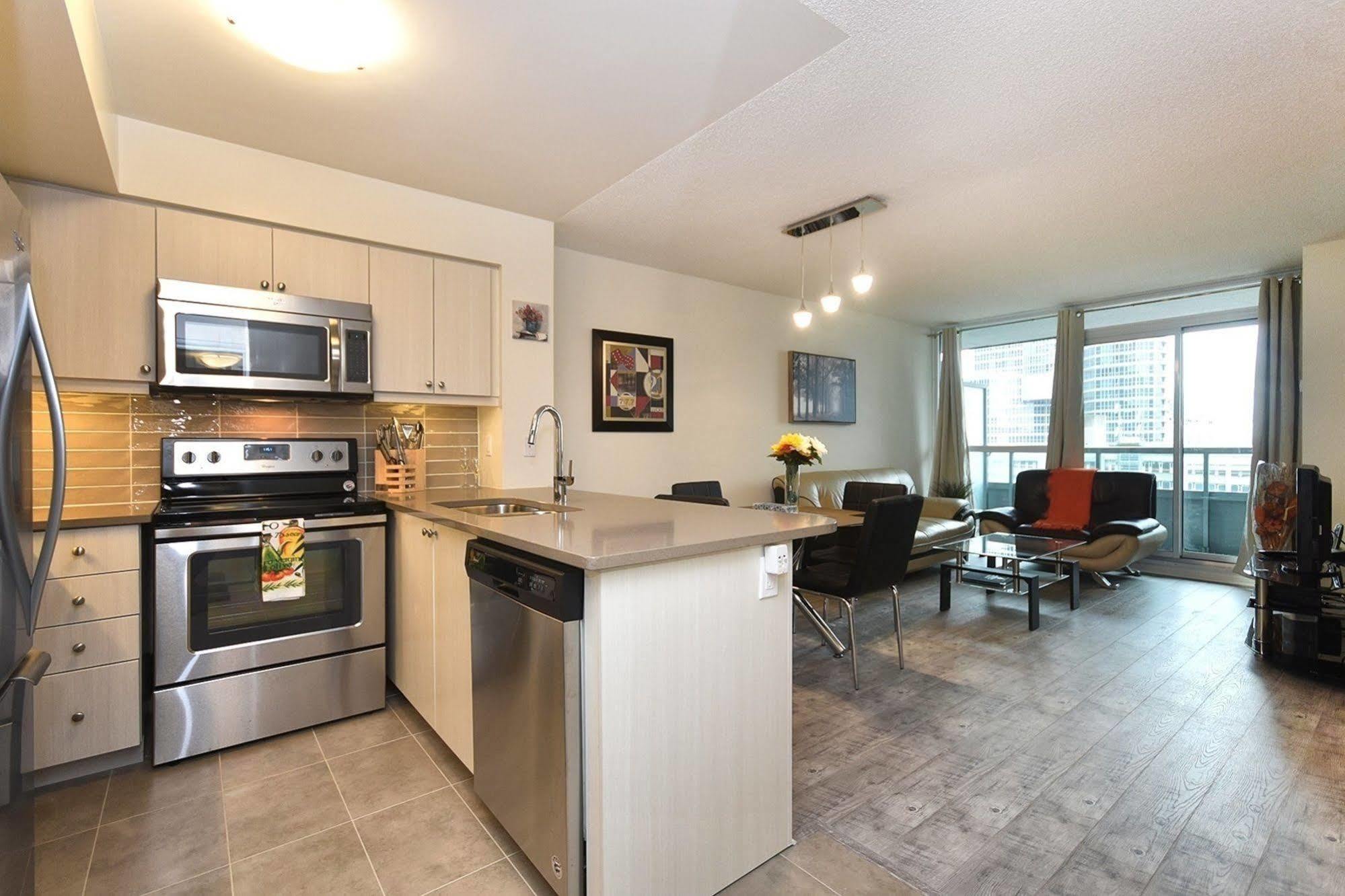 Napa Furnished Suites At Cn Tower & Maple Leaf Square โตรอนโต ภายนอก รูปภาพ