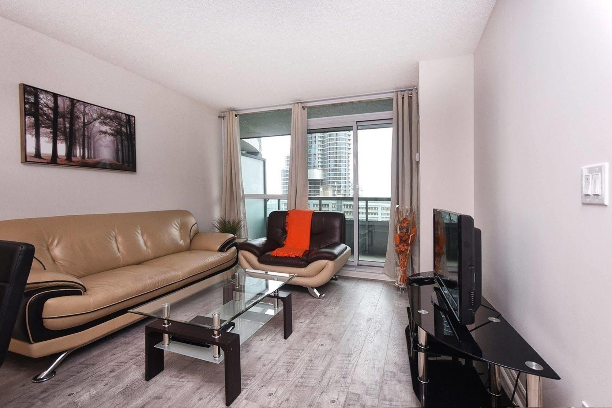 Napa Furnished Suites At Cn Tower & Maple Leaf Square โตรอนโต ภายนอก รูปภาพ