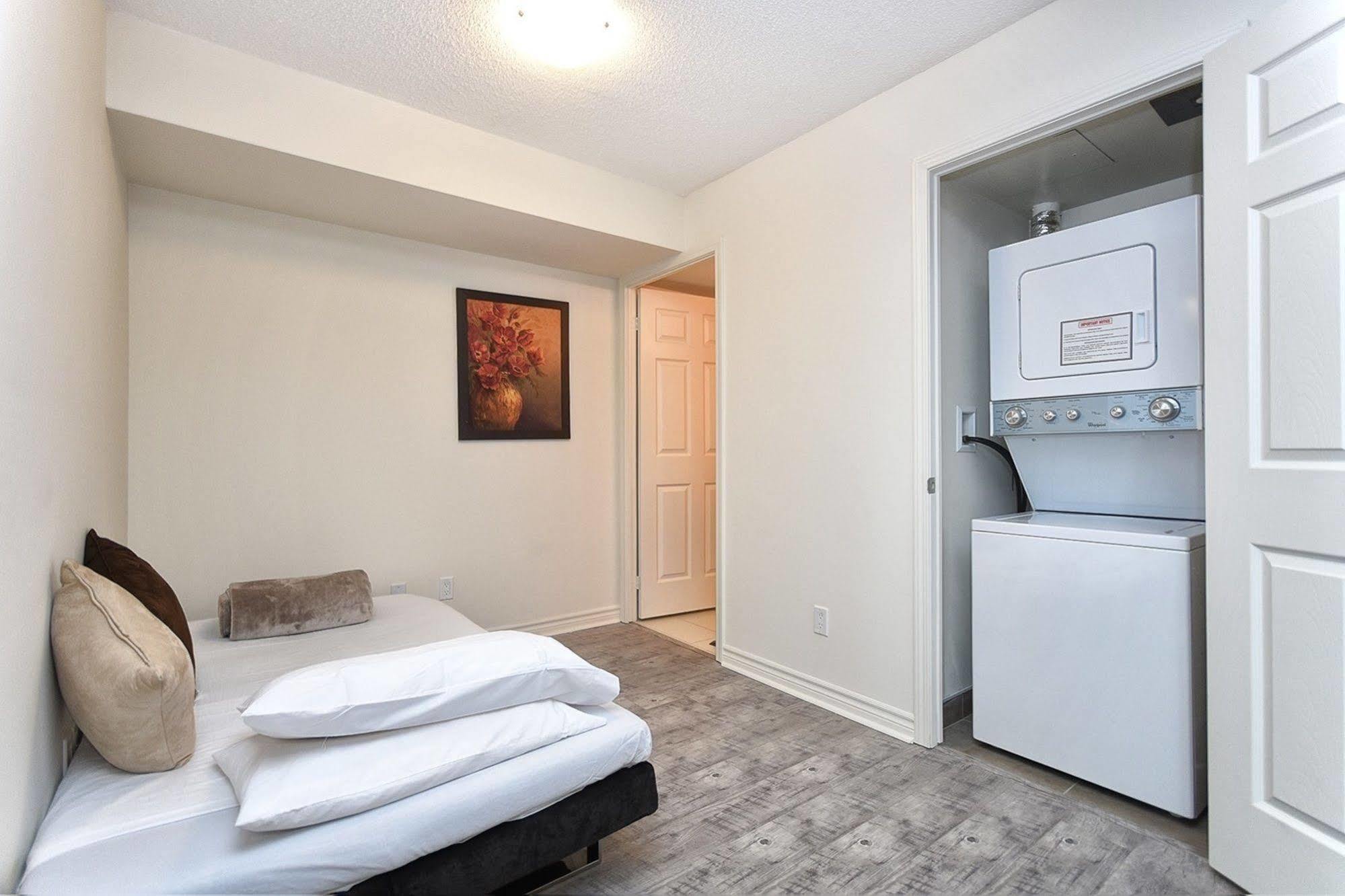 Napa Furnished Suites At Cn Tower & Maple Leaf Square โตรอนโต ภายนอก รูปภาพ