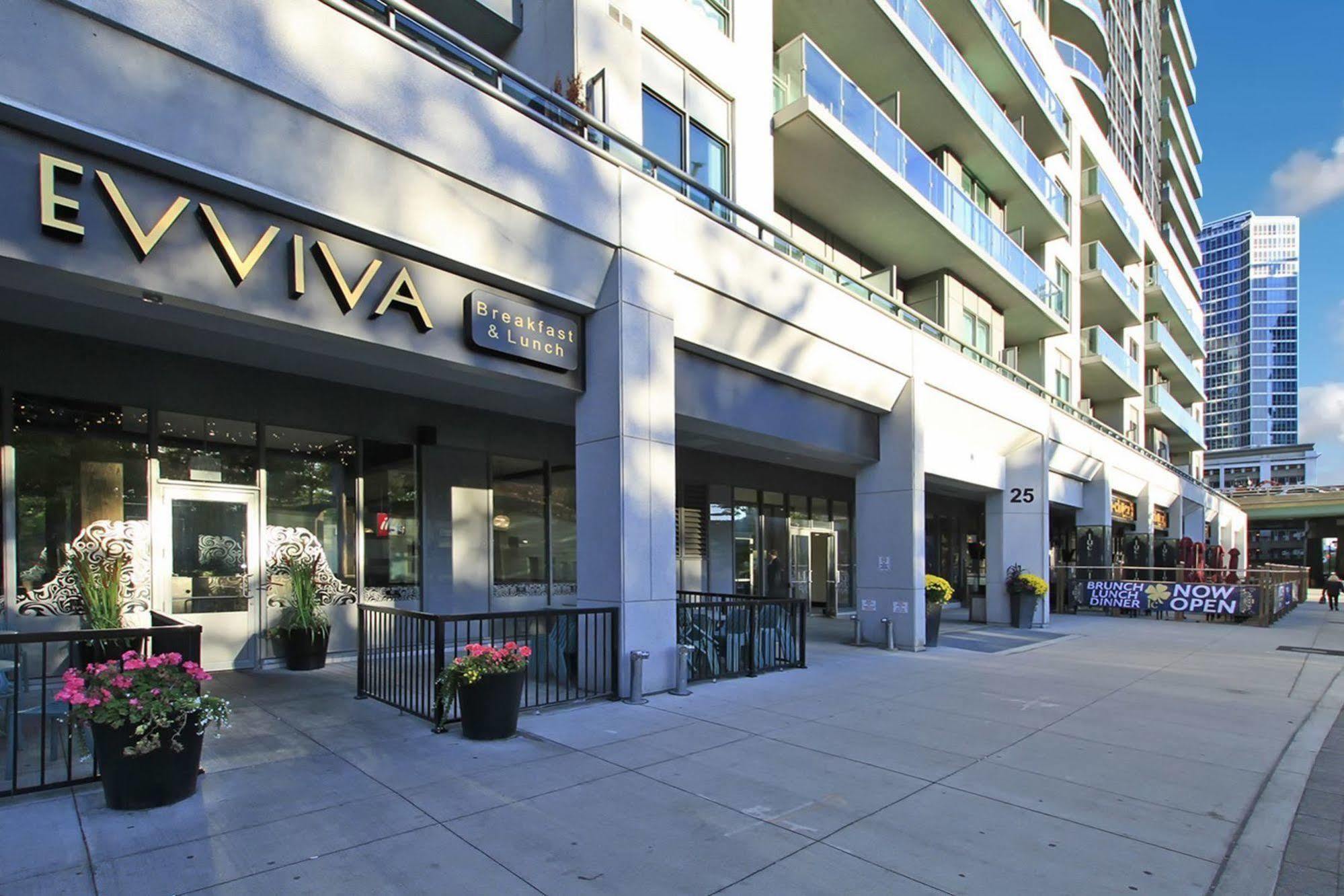 Napa Furnished Suites At Cn Tower & Maple Leaf Square โตรอนโต ภายนอก รูปภาพ