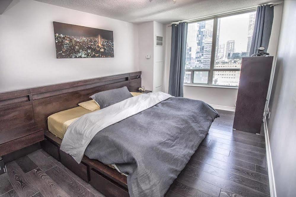 Napa Furnished Suites At Cn Tower & Maple Leaf Square โตรอนโต ภายนอก รูปภาพ