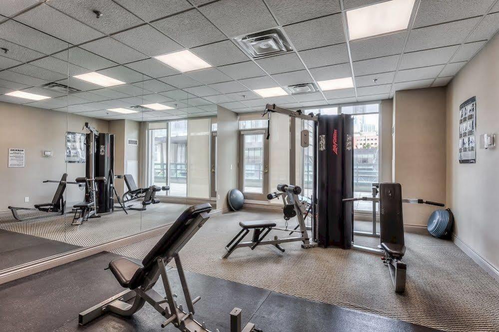 Napa Furnished Suites At Cn Tower & Maple Leaf Square โตรอนโต ภายนอก รูปภาพ