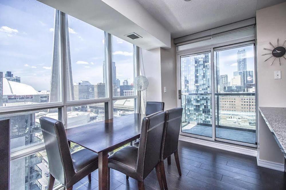 Napa Furnished Suites At Cn Tower & Maple Leaf Square โตรอนโต ภายนอก รูปภาพ
